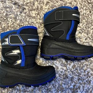 Toddler Grey Wolf Winter Boots - size 5